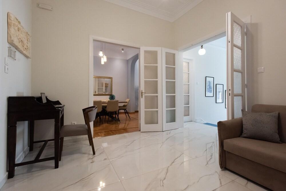 Blue Ark Lavish Sauna Suite เอเธนส์ ภายนอก รูปภาพ