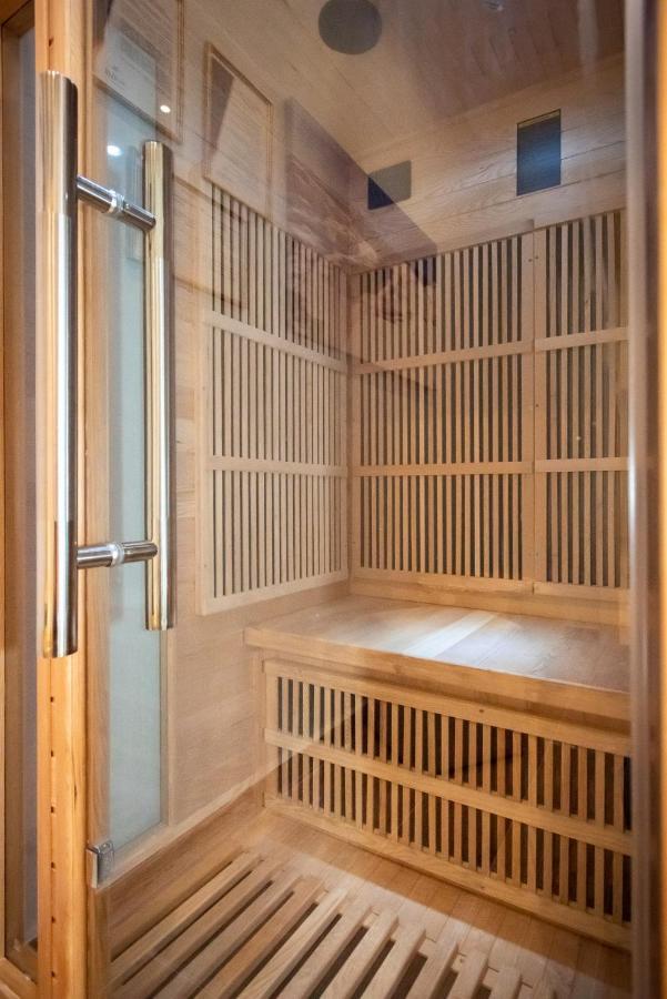 Blue Ark Lavish Sauna Suite เอเธนส์ ภายนอก รูปภาพ