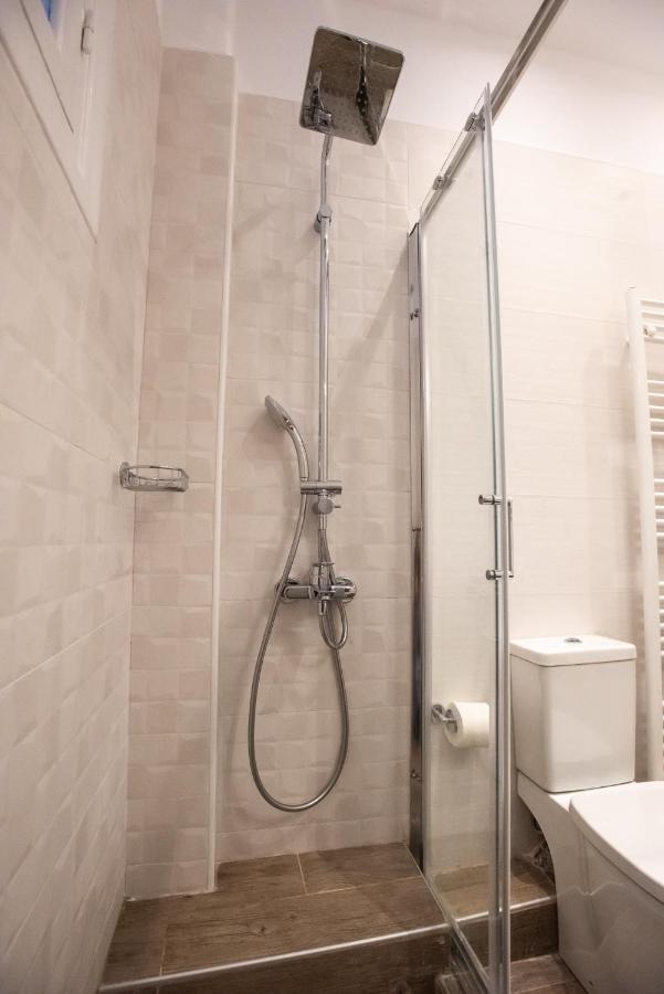 Blue Ark Lavish Sauna Suite เอเธนส์ ภายนอก รูปภาพ
